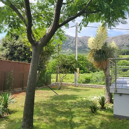 Apartman Aja - Kuca Sa Vrtom Draga Bašćanska
