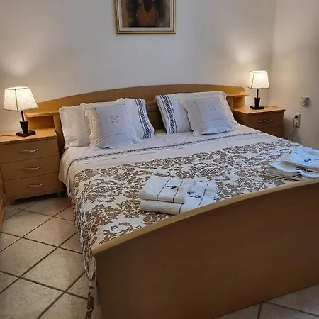 Aja - Kuca Sa Vrtom Draga Bašćanska