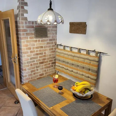 Aja - Kuca Sa Vrtom Apartman *
