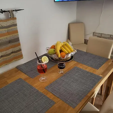 Aja - Kuca Sa Vrtom Draga Bascanska