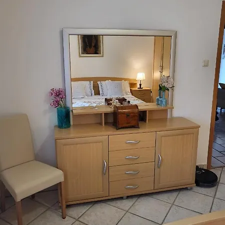 Aja - Kuca Sa Vrtom *